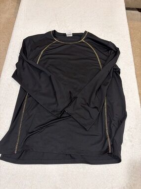 Sports Illustrated Swim Men's Long Sleeve Rash Guard - Black with Gold Stitching